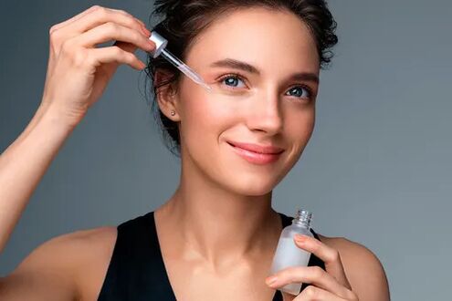 menina usa soro para rejuvenescimento